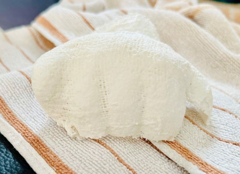 Gipsabdruck eines Körperteiles weiß ohne verklebte Materialien